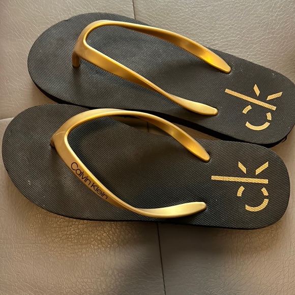 CK FLIP FLOPS in size 5M.  Black and metallic gold colors. - Picture 2 of 3